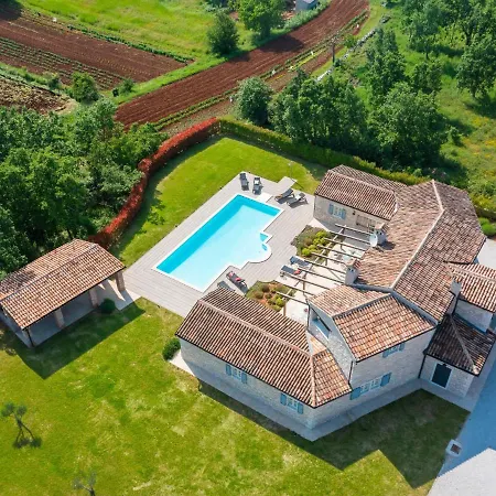 Leonida By Interhome